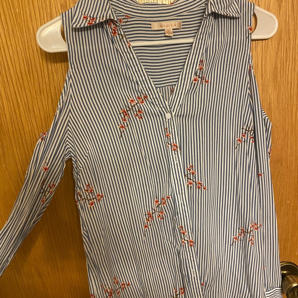 COLD SHOULDER FLORAL BUTTON DOWN